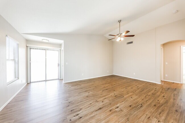 Foto del edificio - 13250 W Saguaro Ln