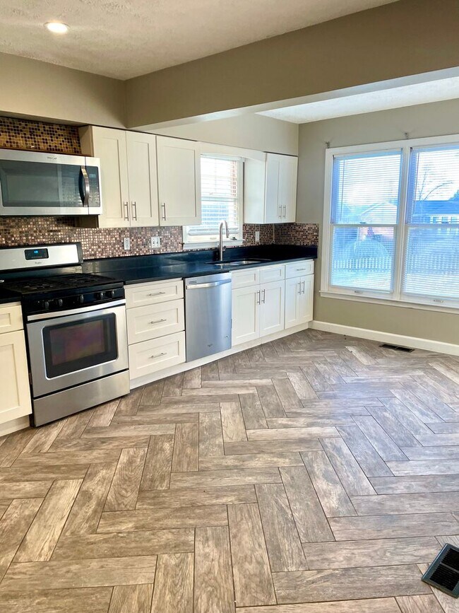 Foto del edificio - Available 3/30/2026- Charming Cape Cod in Halls