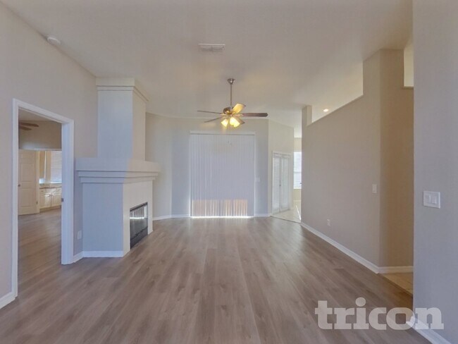 Foto del edificio - 347 Golf Course Pkwy