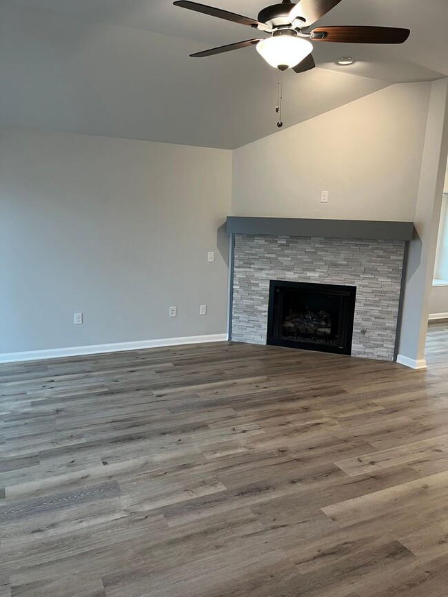 Building Photo - 1st Month Free!