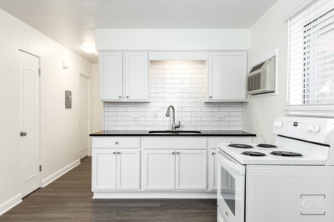 Foto del edificio - 110 N Webster St