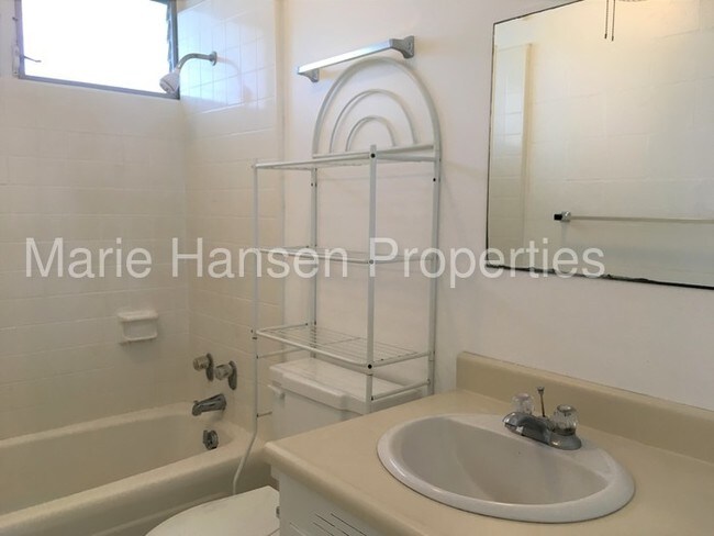 Building Photo - 2BR/1BA NEAR KAPIOLANI & UNIVERSITY