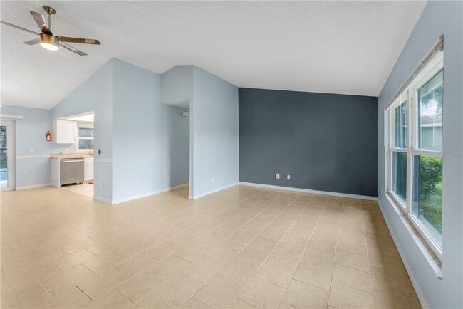 Foto del edificio - 332 Iowa Woods Cir W