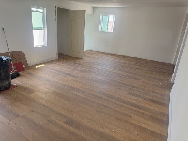 Building Photo - 516 W 109th St
