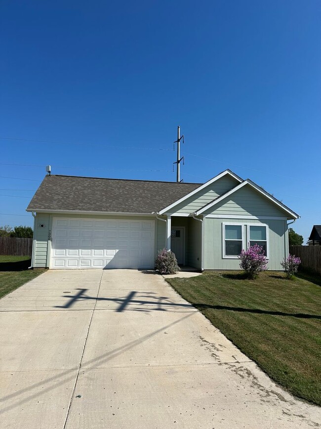 Building Photo - Gated community of Treay Oaks