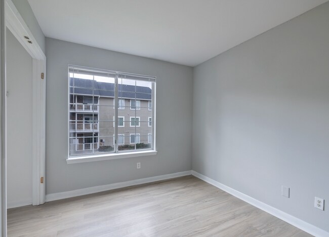 Building Photo - 524 University Place