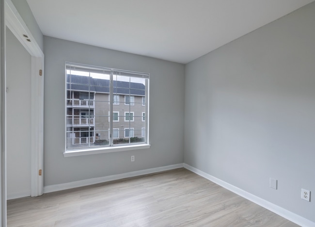 Photo - 524 University Place Apartment