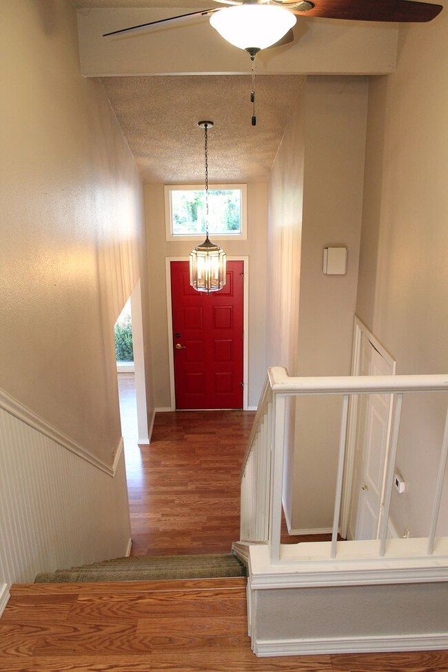 Foto del edificio - Beautifully Updated Milwaukie 3 Bedroom Sp...