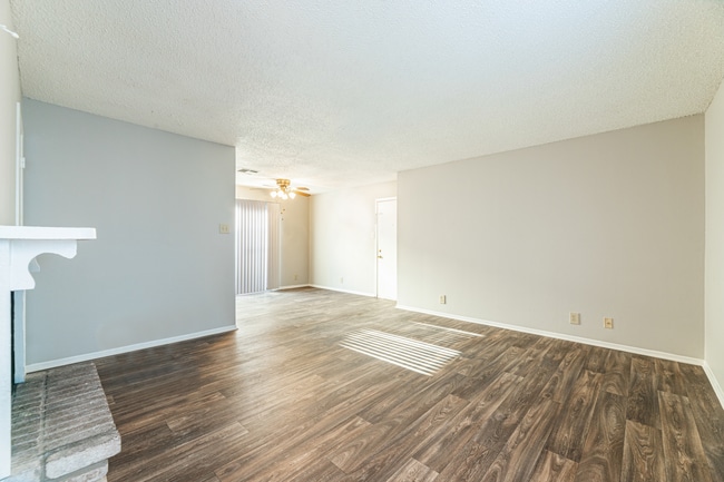 Building Photo - The Camaron Townhomes & Flats