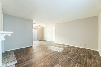 Building Photo - The Camaron Townhomes & Flats