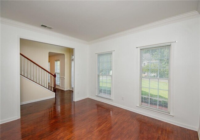 Foto del edificio - 1735 Highland Oaks Way NE