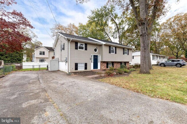 Building Photo - stunning, contemporary detached 4 bed 2 ba...