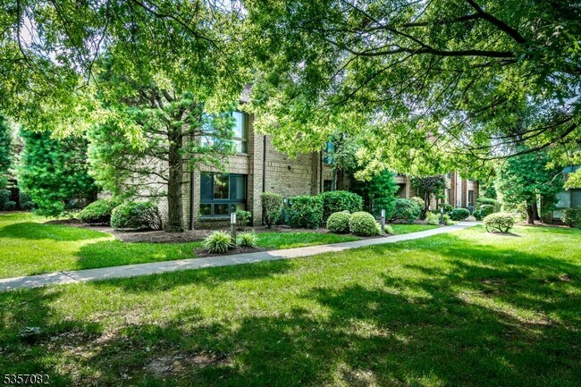 Foto del edificio - 318 Willowbrook Dr