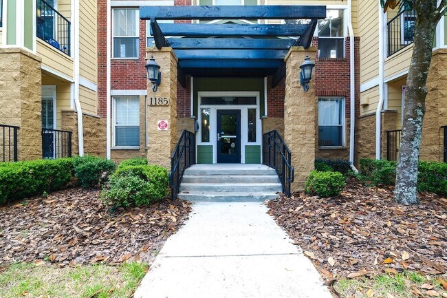 Building Photo - 1185 SW 9th Rd