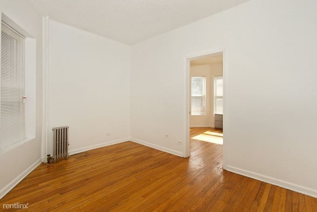 Building Photo - 2 br, 1 bath Apartment - 7643 S Stewart Ave