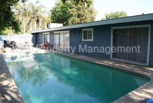 Building Photo - 714 Letts Ave