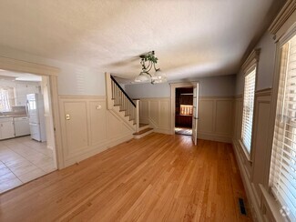 Building Photo - 354 Chapin St