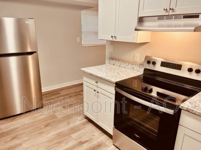 Building Photo - 8951 MacArthur Ct S