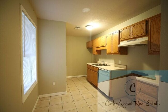 Building Photo - Recently renovated 2 bed, 1 bath apt - utilities included!! HUD accepted!
