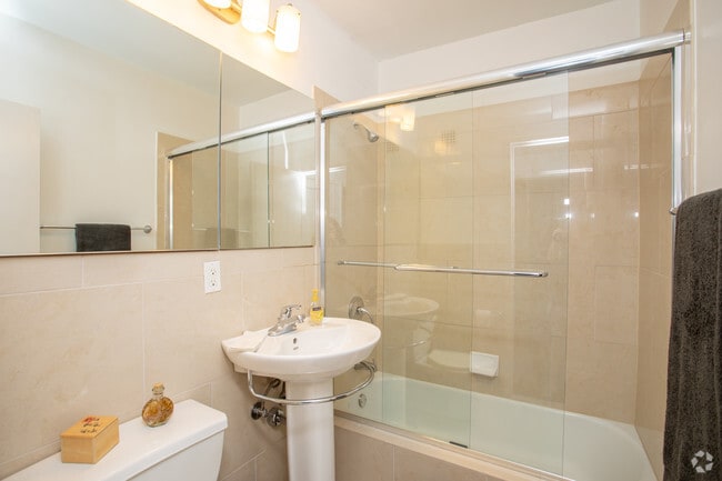 1BR, 1BA - 766 SF Model - Dorchester Apartments