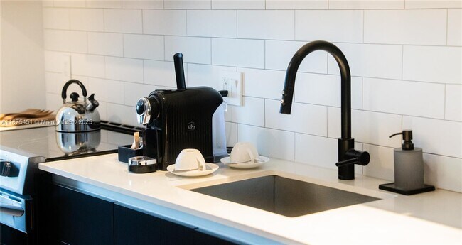 Foto del edificio - 398 NE 5th St