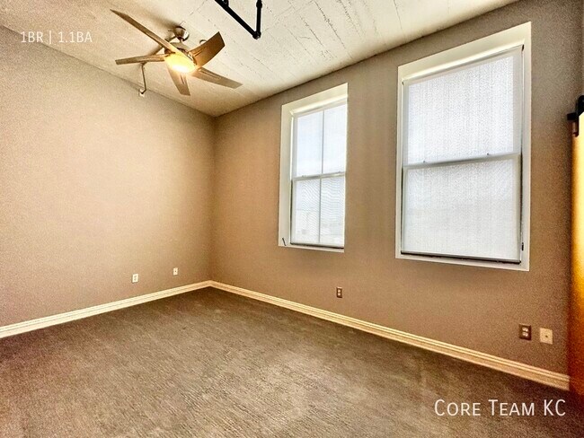 Building Photo - 1 Bed + Den Condo For Rent in the River Ma...