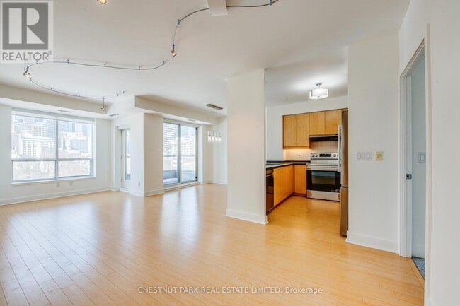 Photo du bâtiment - 168 King St E