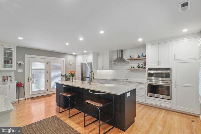 Building Photo - 205 Meadow Gate Dr