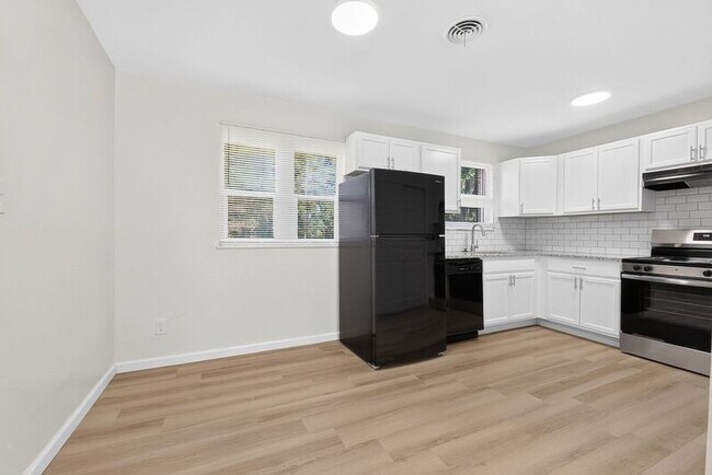 Foto del edificio - 1565 Vilardo Ln