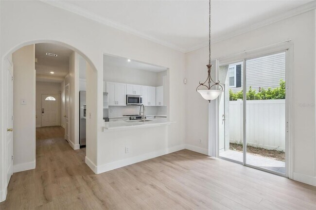 Foto del edificio - 2704 E Central Blvd