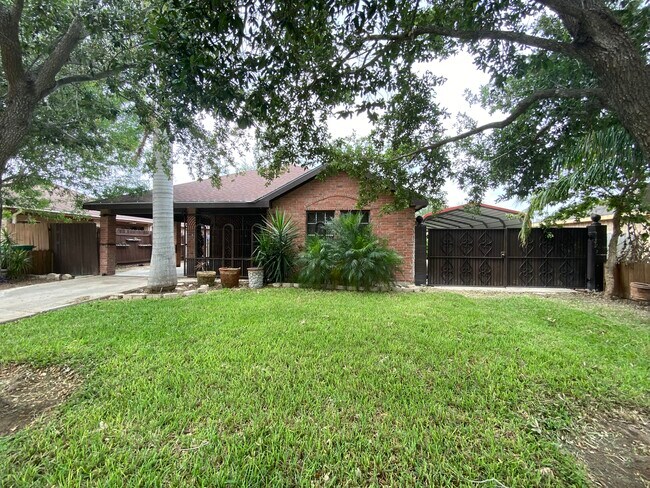 Cochera para 4 vehículos - 810 W La Quinta Dr