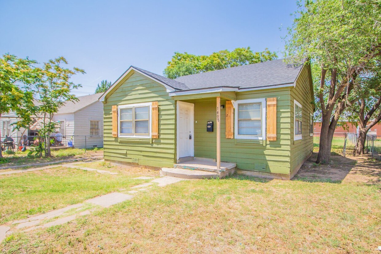 Foto principal - Updated 3-Bedroom Home for Rent in Central...