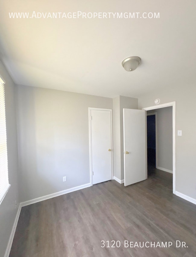 Foto del edificio - 3120 Beauchamp Dr