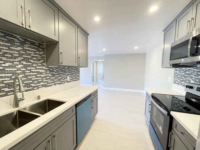 Building Photo - 32200 Cathedral Canyon Dr