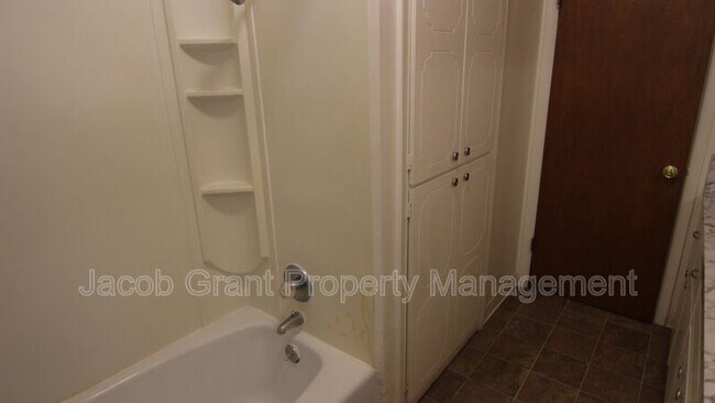 Foto del edificio - 2136 St Clair Rd