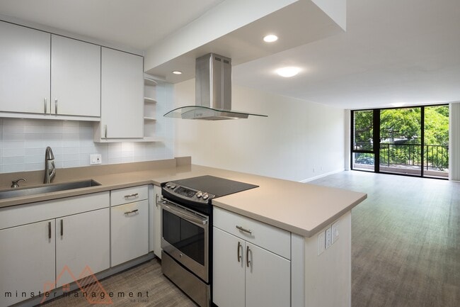 Building Photo - 3138 Waialae Ave