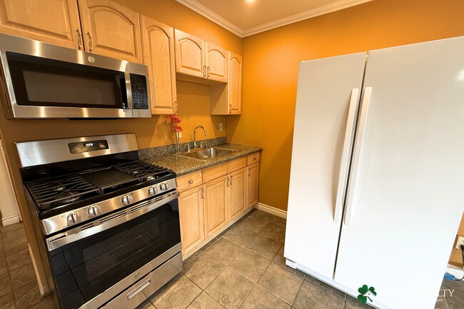 Foto del edificio - Spacious 1-Bedroom Lower-Level Apartment with Private Patio