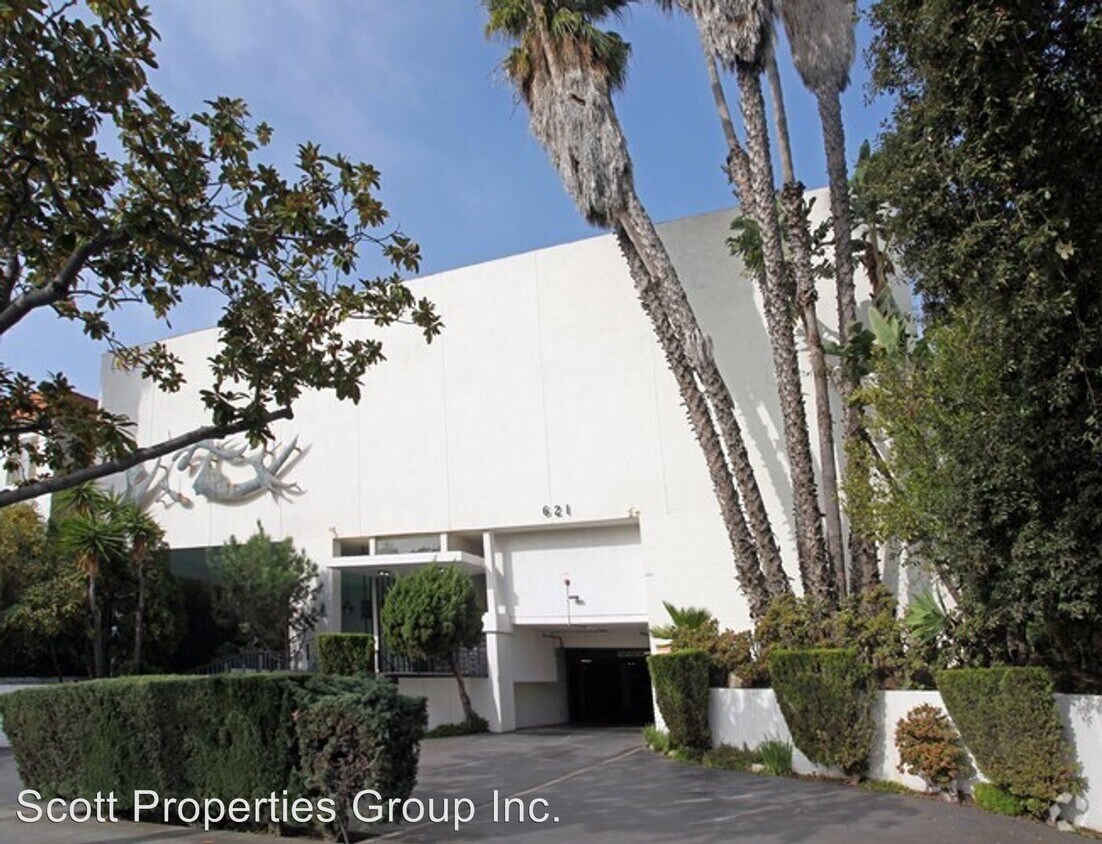 Primary Photo - 621 San Vicente Blvd