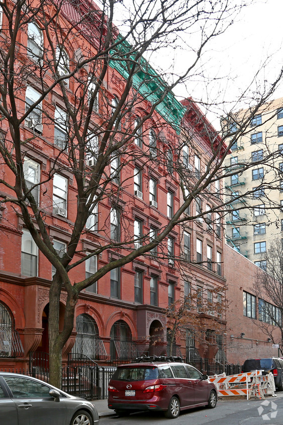 Building Photo - 212 W 105th St