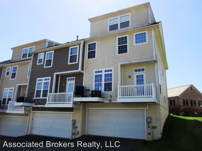 Building Photo - 2 br, 2.5 bath House - 355 Rolkin Road