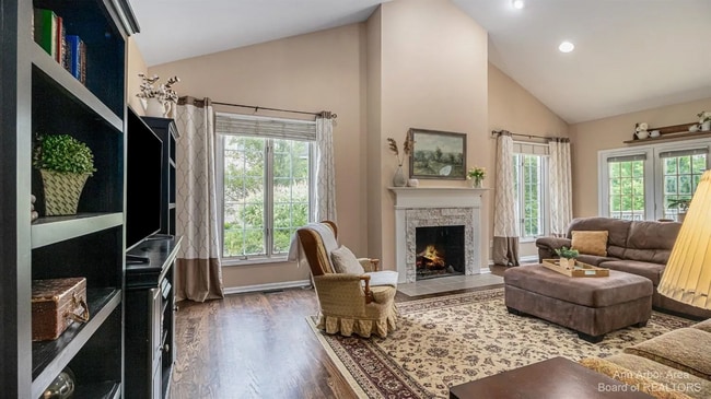 Building Photo - 50145 Tottenham Ct