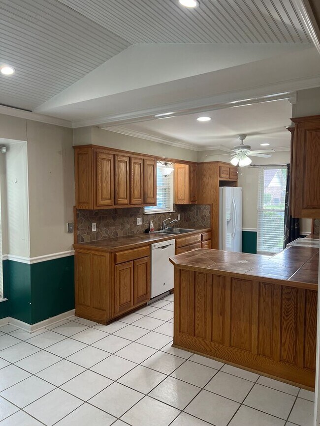 Building Photo - Home for Lease