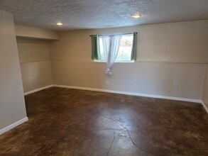 Building Photo - 8827 Gorgoza Dr