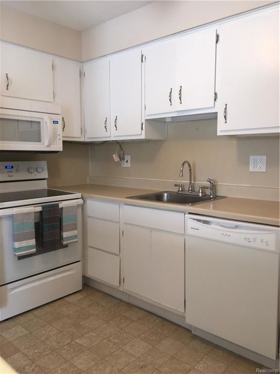Building Photo - 7507 Woodview St