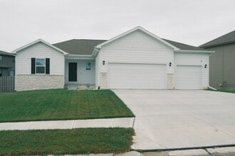 Building Photo - 1075 Hazel Ln
