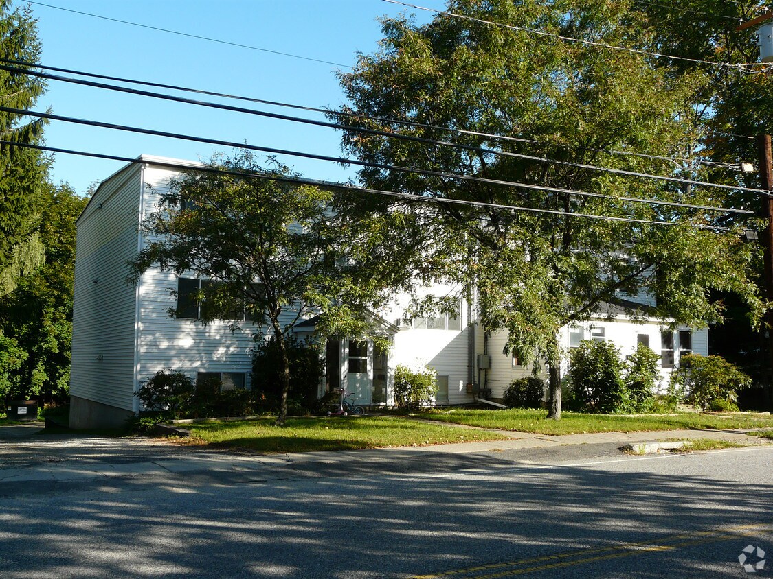 Building Photo - 247 Main St
