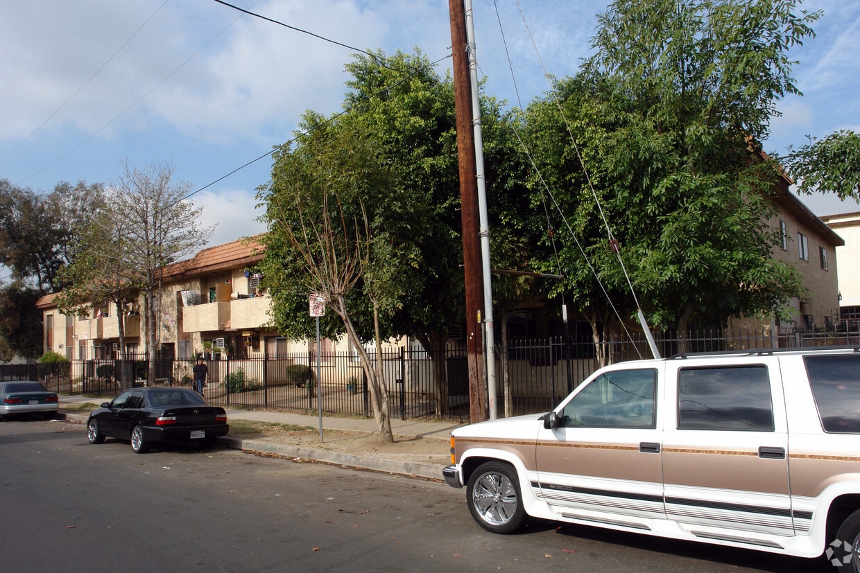 Building Photo - 15251 Sunburst St