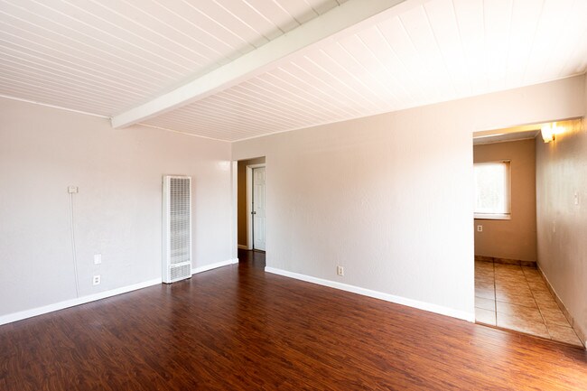 Building Photo - 8 Deering Ct