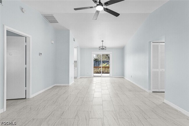 Foto del edificio - 17176 Phlox Dr