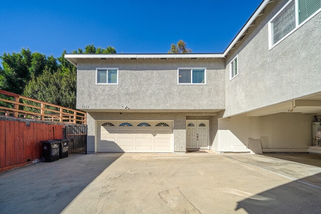 Building Photo - 1337 Douglas St